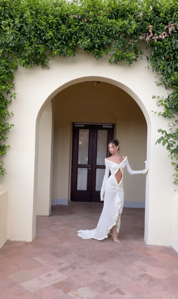 “The belly cut out for wedding? Just seems not appropriate,” someone remarked. 